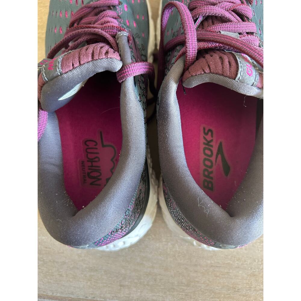 Brooks women’s running shoes size 8 - Picture 10 of 12